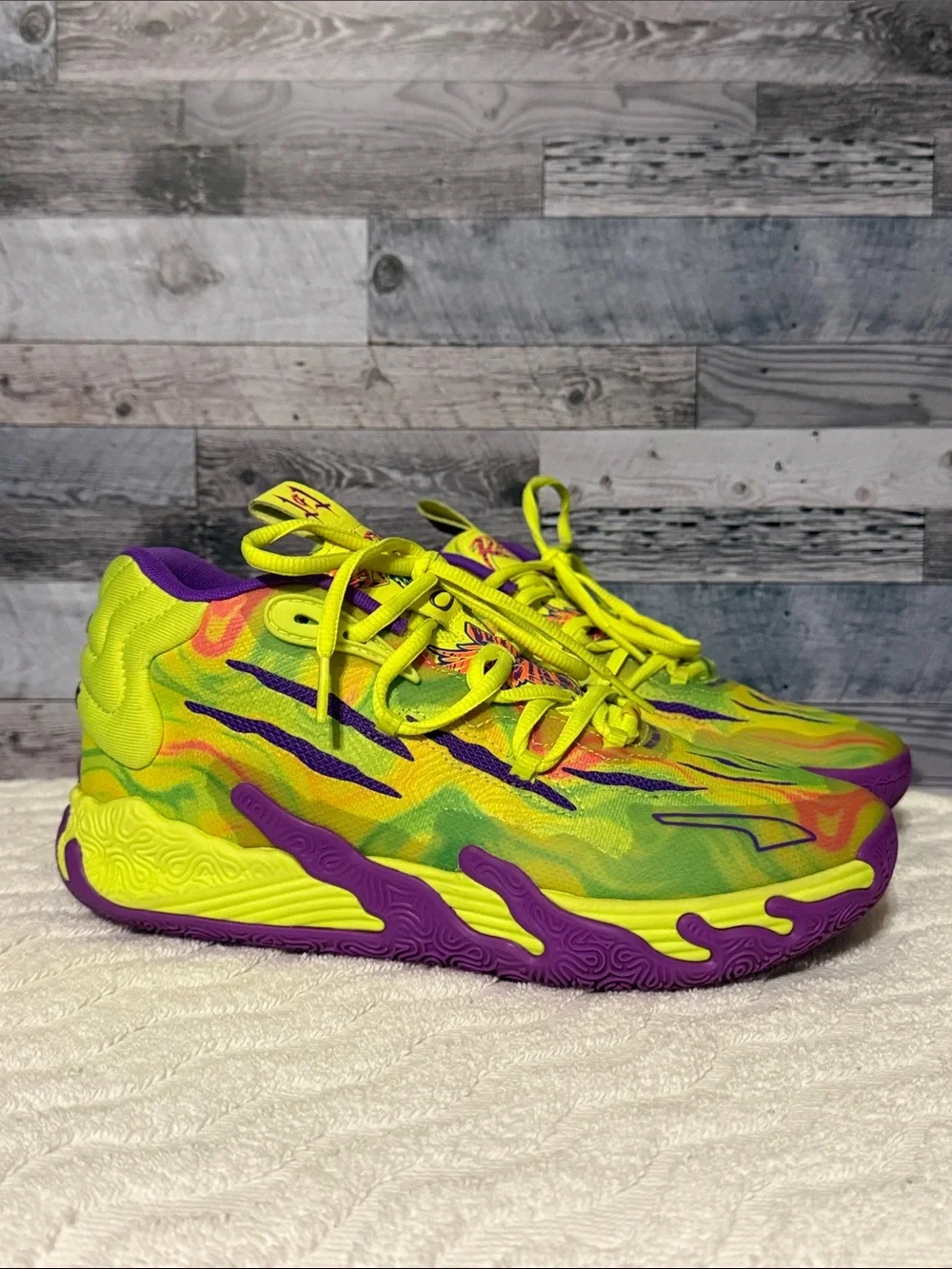 Puma vibrant neon